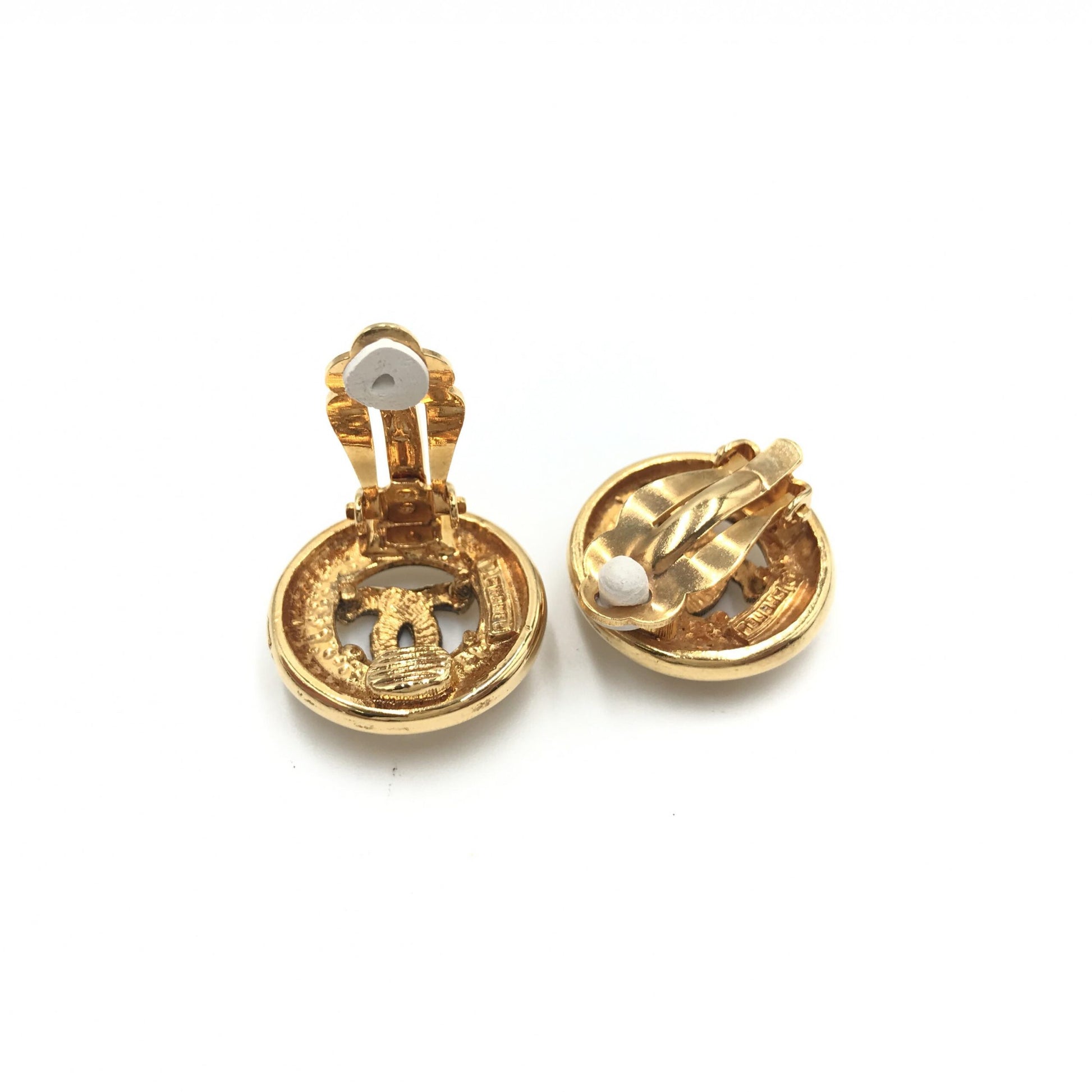 Chanel Preloved Gold Plated CC Clip-On Earrings – Luxe Vintage Elegance