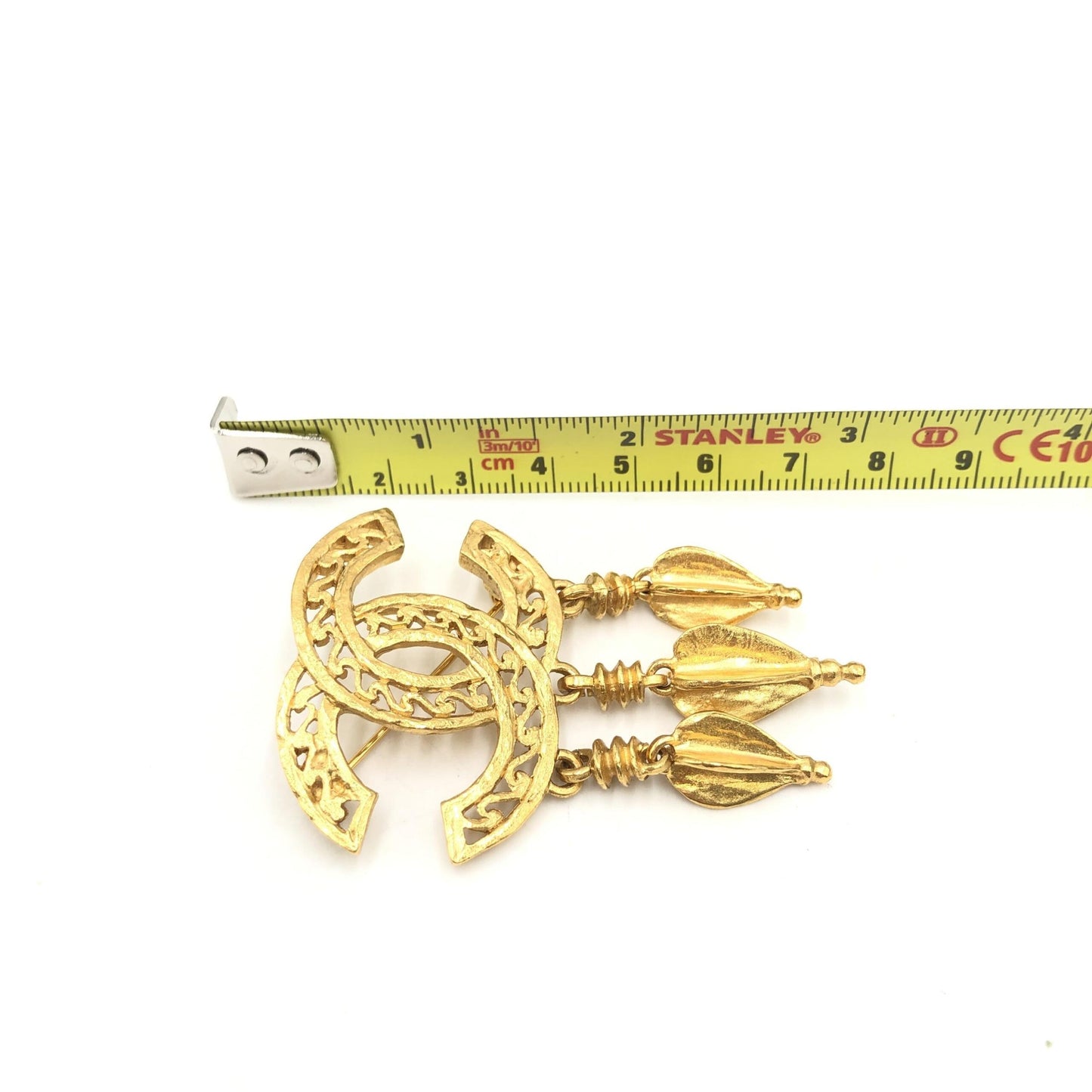 Chanel Preloved Gold Plated CC Logo Brooch – A Pristine Testament to Timeless Elegance