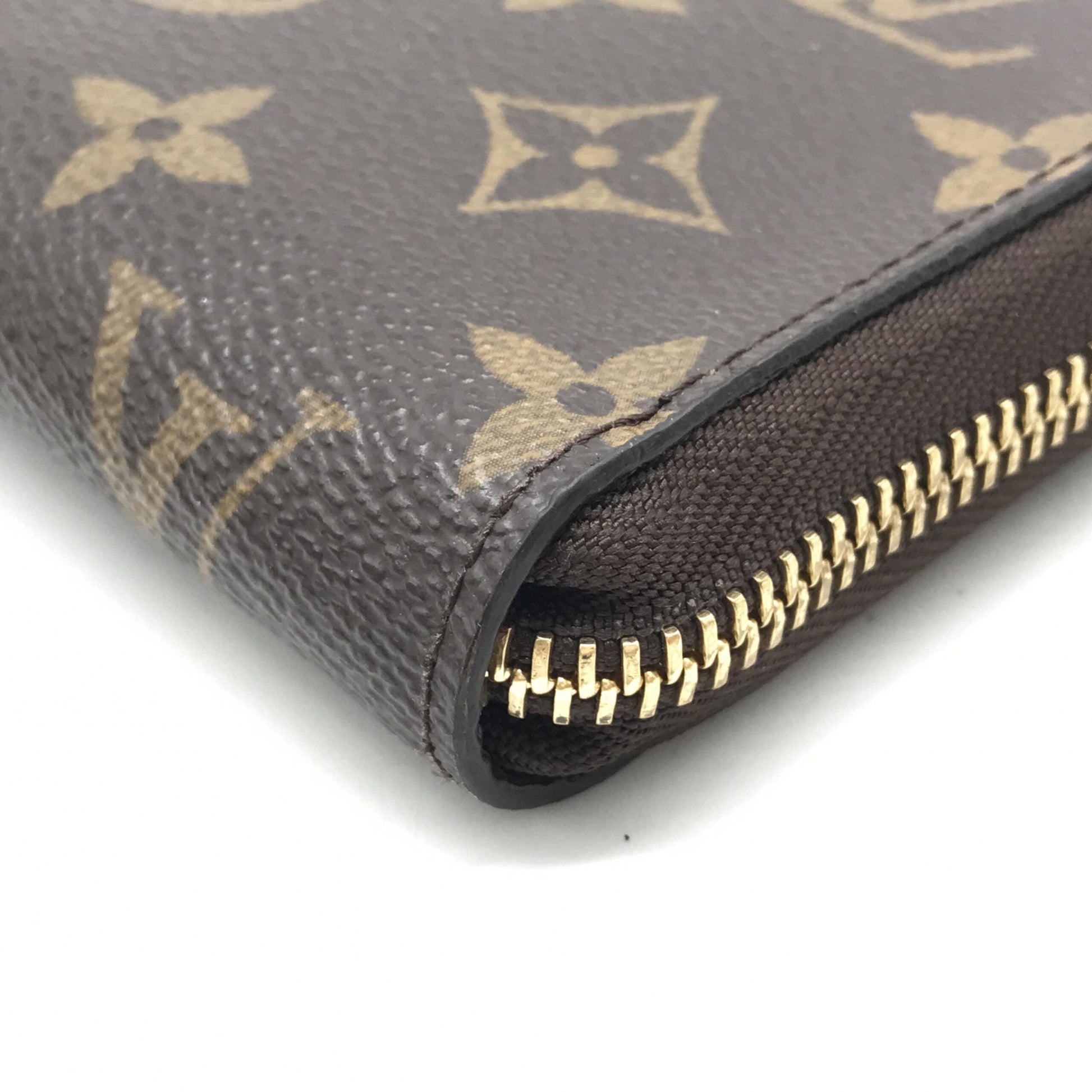 Louis Vuitton Monogram Zippy Wallet - Preloved Luxury in Very Good Condition