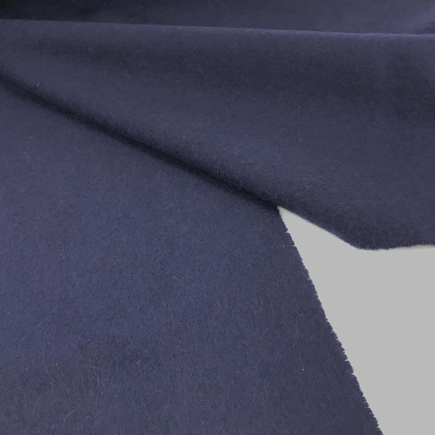 Johnstons of Elgin Preloved Navy Blue Soft Wool Scarf - Timeless Luxury in Pristine Condition
