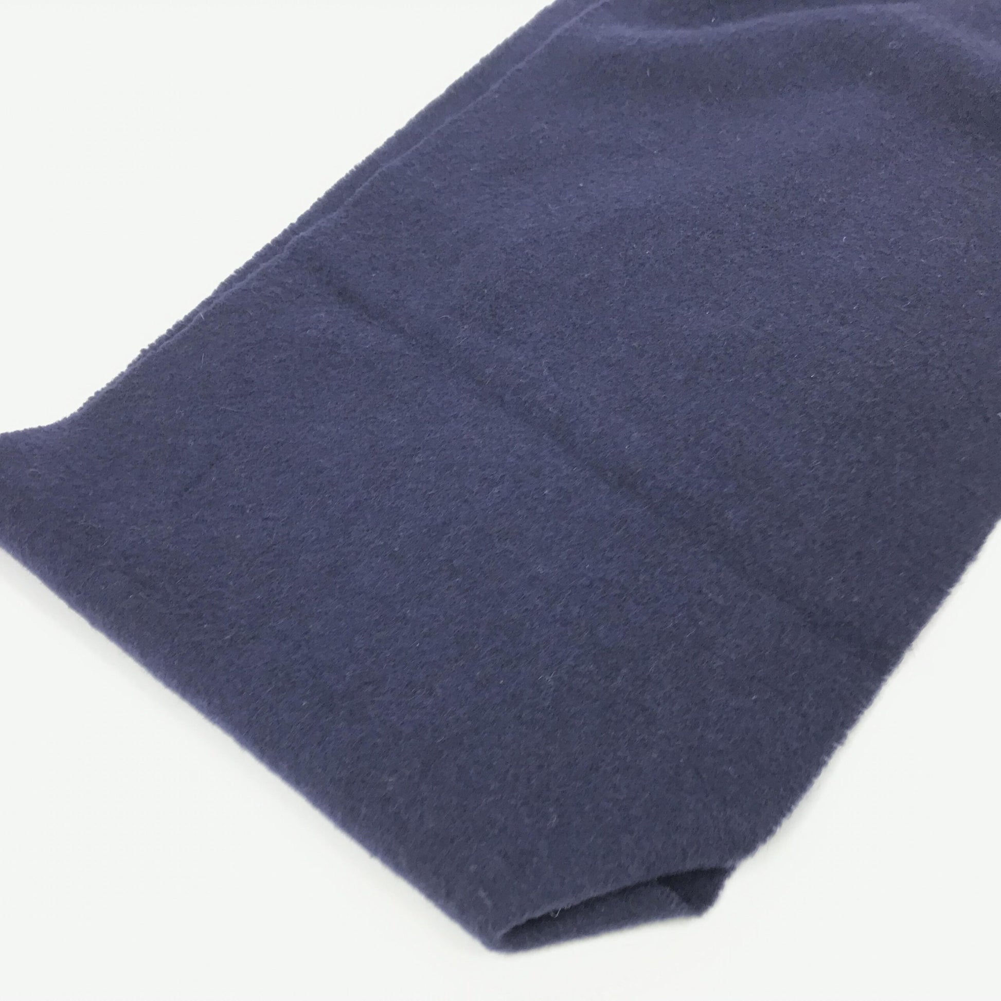 Johnstons of Elgin Preloved Navy Blue Soft Wool Scarf - Timeless Luxury in Pristine Condition