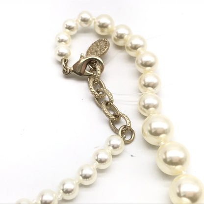 Chanel Preloved Pearl CC Necklace - A Timeless Statement of Elegance and Luxury