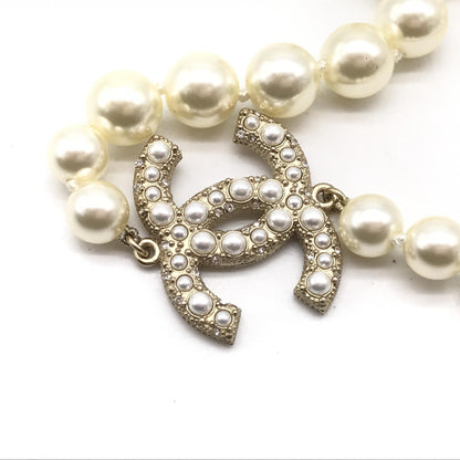 Chanel Preloved Pearl CC Necklace - A Timeless Statement of Elegance and Luxury