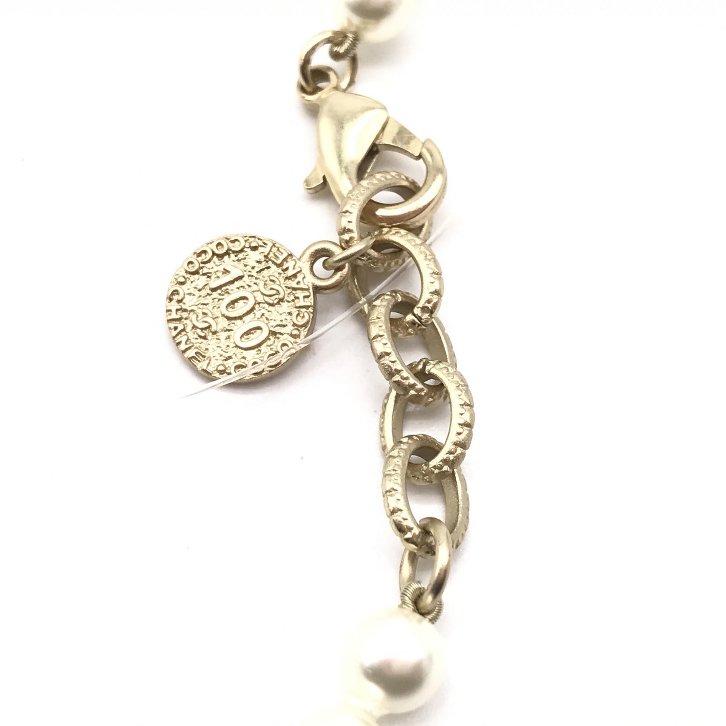 Chanel Preloved Pearl CC Necklace - A Timeless Statement of Elegance and Luxury