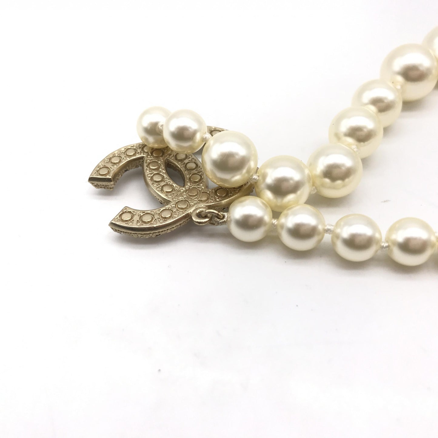 Chanel Preloved Pearl CC Necklace - A Timeless Statement of Elegance and Luxury