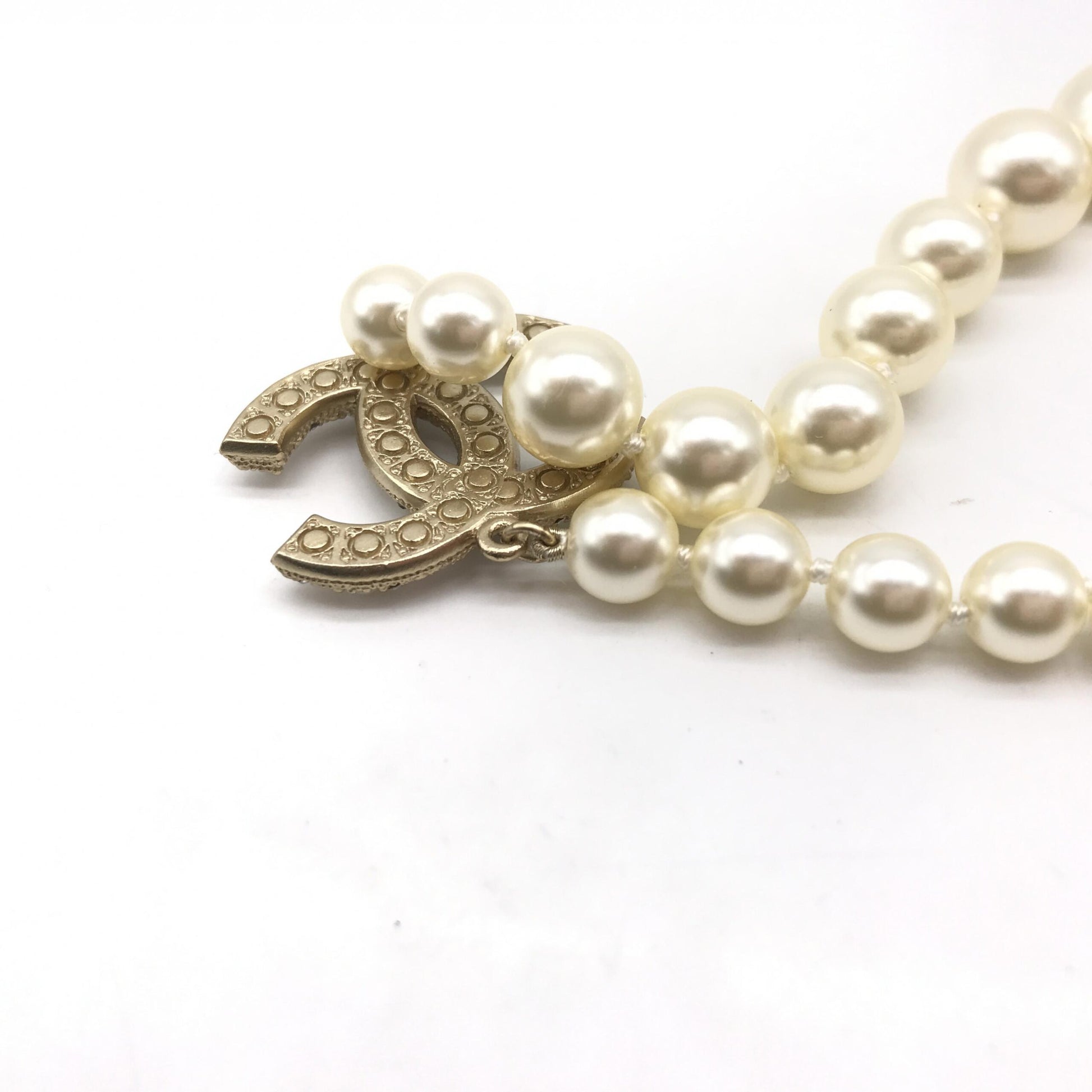 Chanel Preloved Pearl CC Necklace - A Timeless Statement of Elegance and Luxury