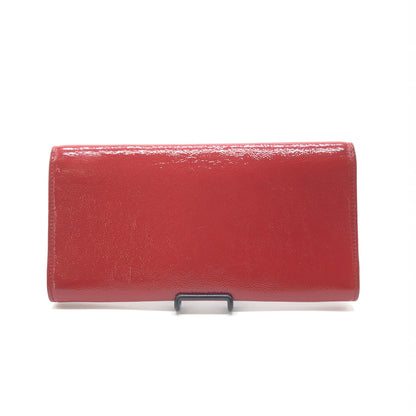 Yves Saint Laurent Preloved Red Patent Leather Clutch Bag – A Timeless Luxury Statement