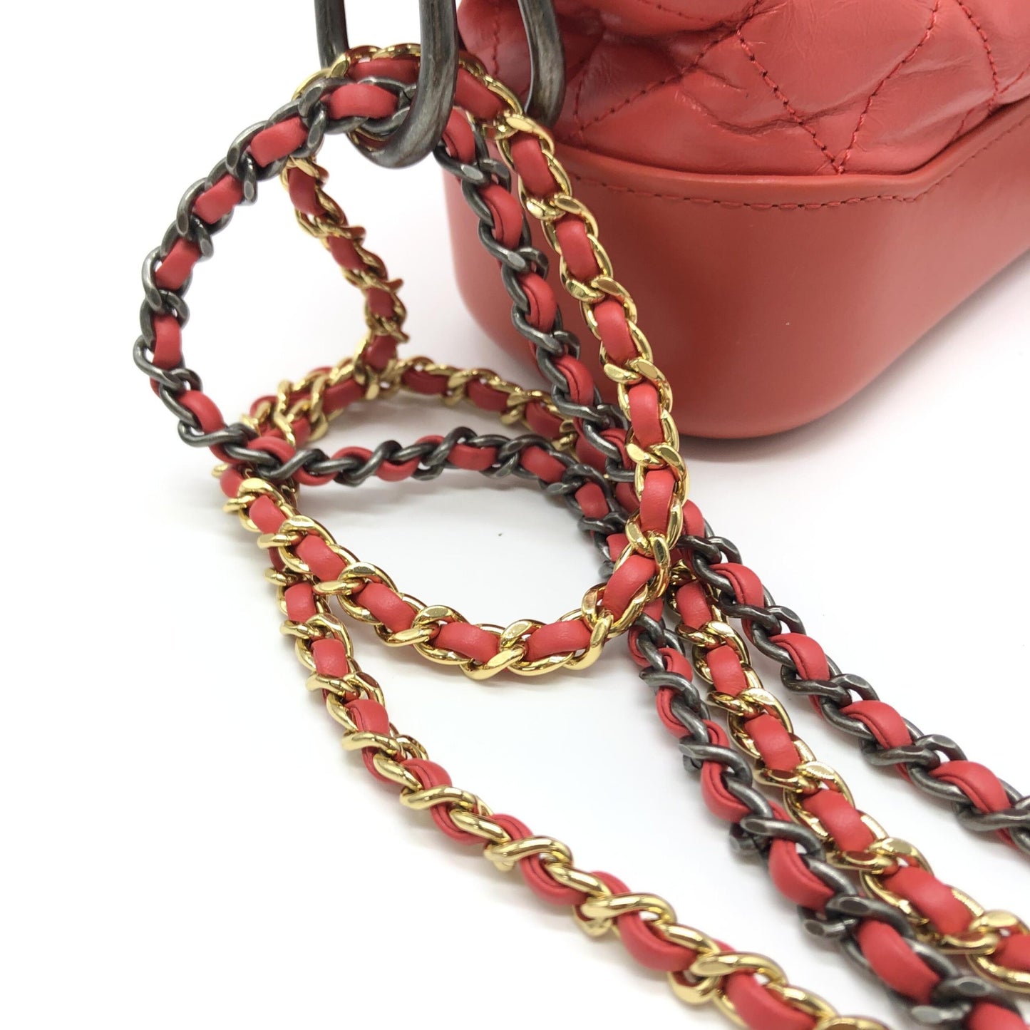Chanel Preloved Red Gabriel Chain Shoulder Bag – Timeless Elegance and Modern Versatility