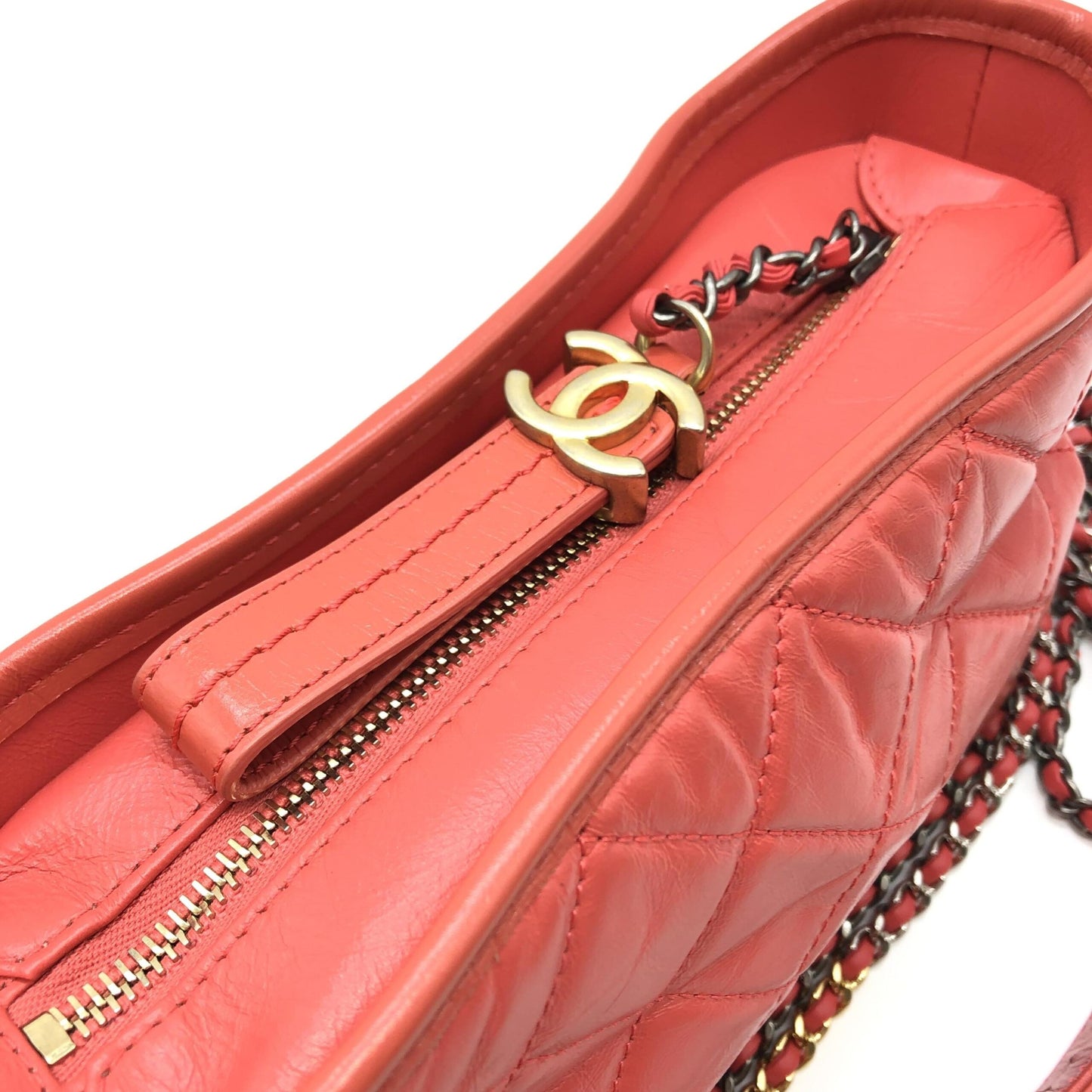 Chanel Preloved Red Gabriel Chain Shoulder Bag – Timeless Elegance and Modern Versatility