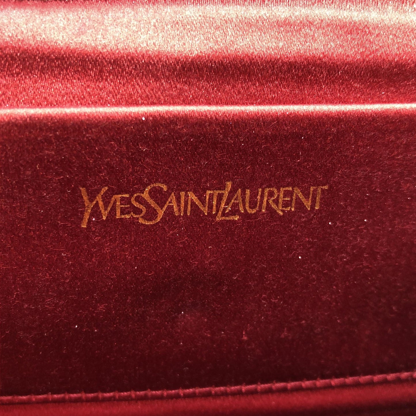 Yves Saint Laurent Preloved Red Patent Leather Clutch Bag – A Timeless Luxury Statement