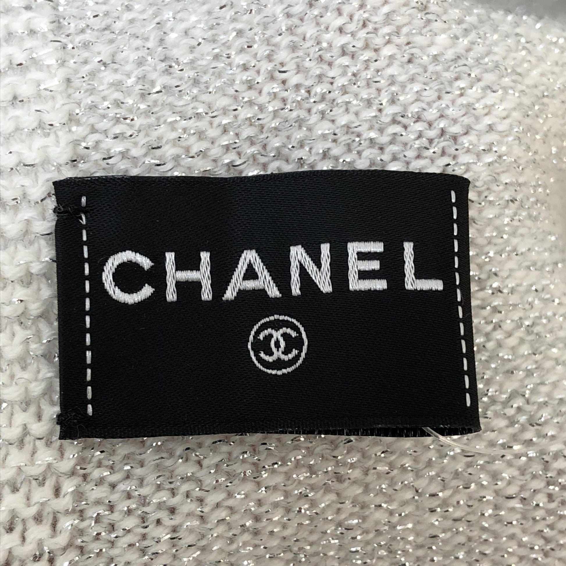 Chanel Preloved Wool Shawl/Scarf in Pristine White - Timeless Elegance