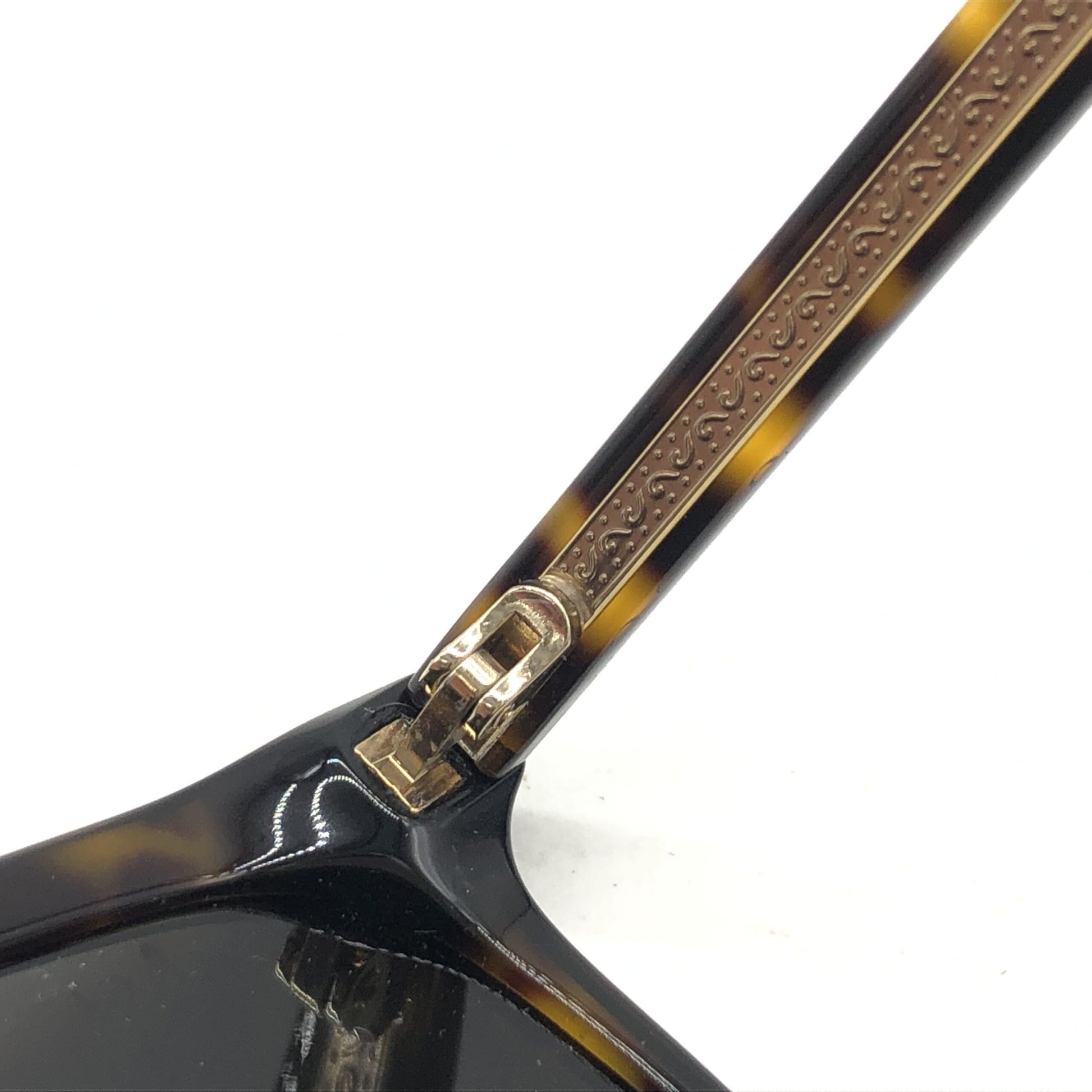Gucci Preloved Tortoise Square Frame Sunglasses - Timeless Elegance with Minor Wear