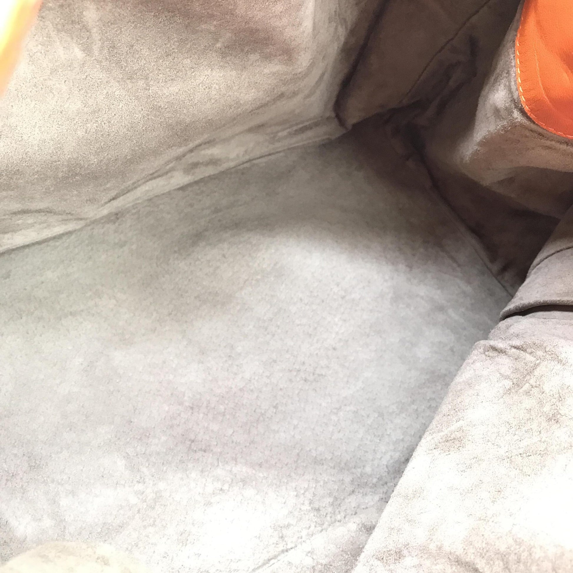 Bottega Veneta Preloved Intrecciato Leather Hobo Bag in Vibrant Orange - A Timeless Statement Piece