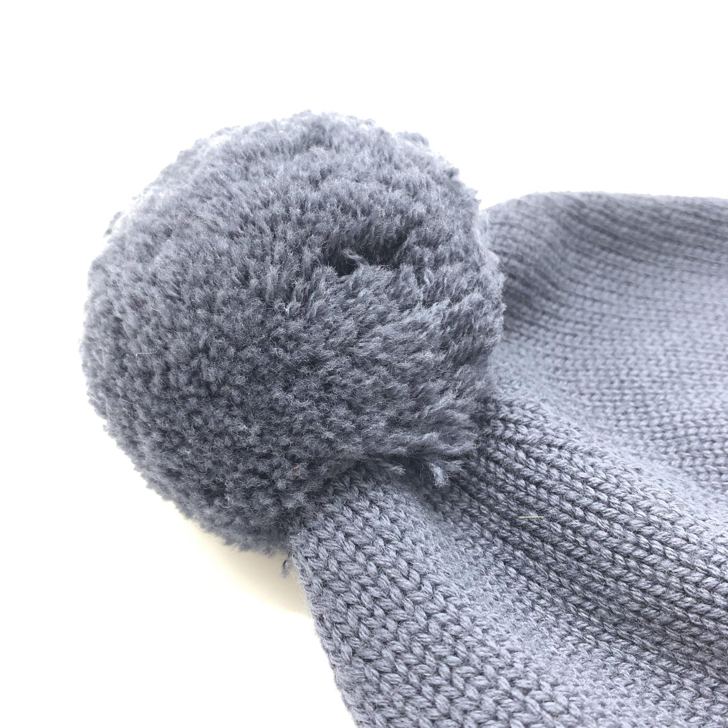 Fendi Preloved Wool Knit Beanie with Logo Design – Immaculate Luxury in Grey