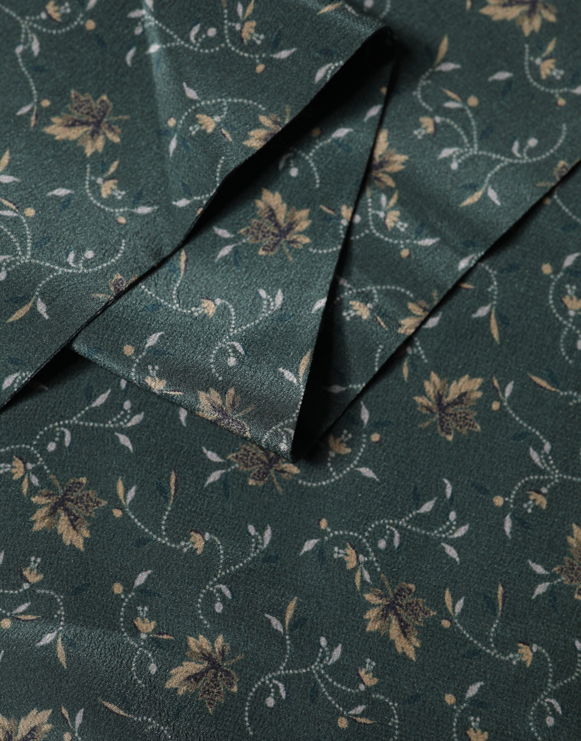 Dolce & Gabbana Green Silk Floral Pattern Fringed Scarf