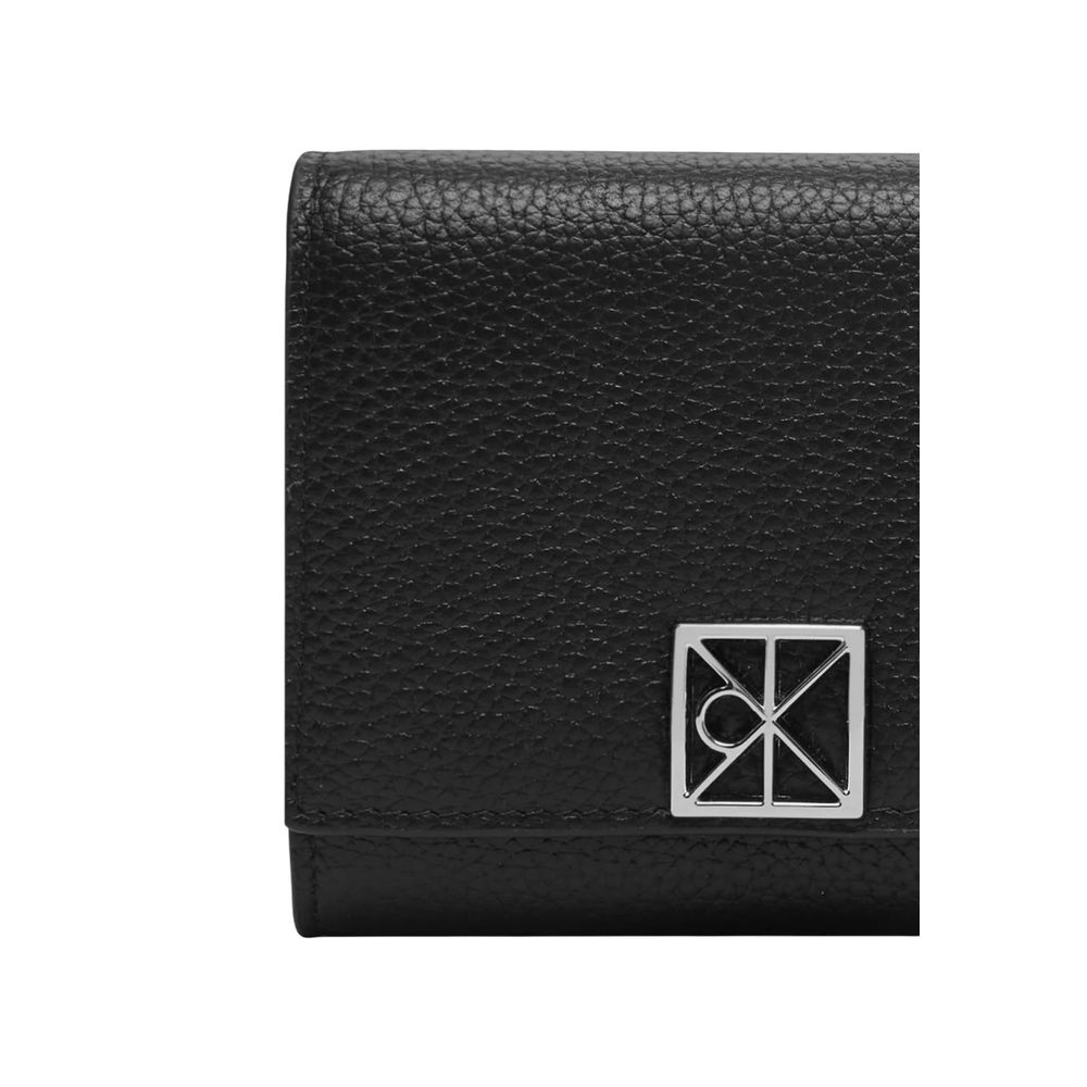 Calvin Klein Black Leather Wallet - EMBLEM HW PEBBLE TRIFOLD W/ZIP LV04F1128G