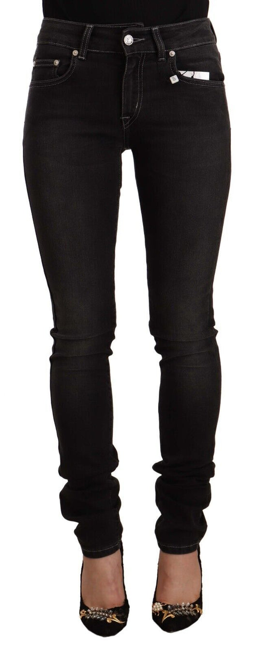  - Chic Slim-Fit Black Washed Jeans