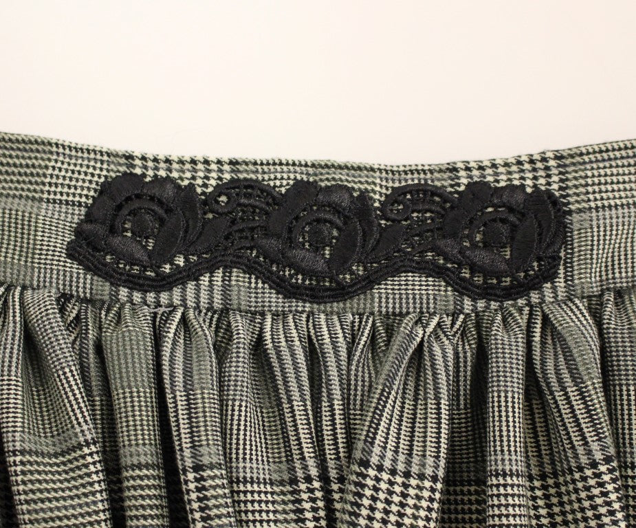  - Elegant Gray Checkered Wool Shorts Skirt