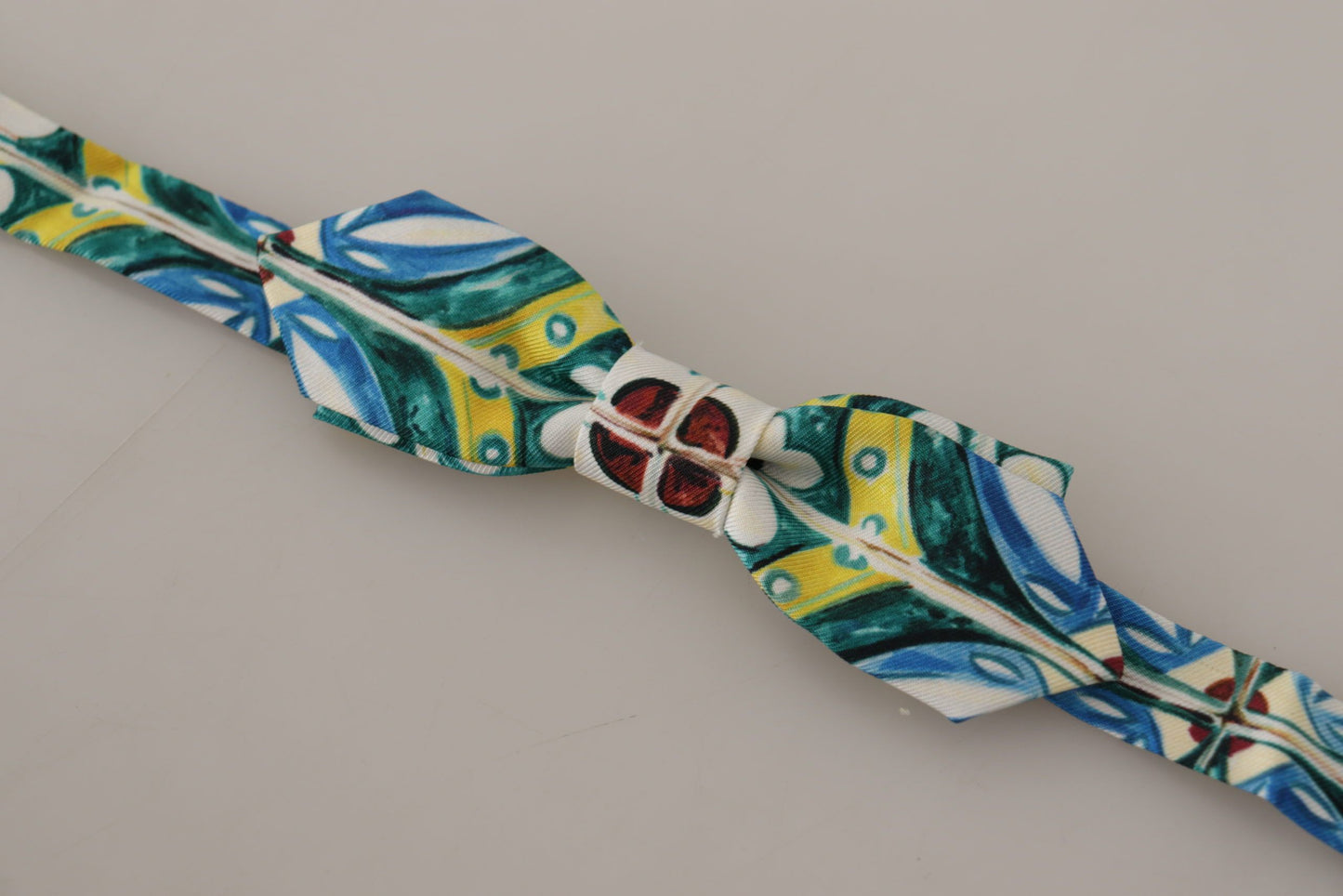  - Elegant Silk Majolica Print Bow Tie