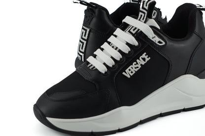  - Elegant Monochrome Leather Sneakers