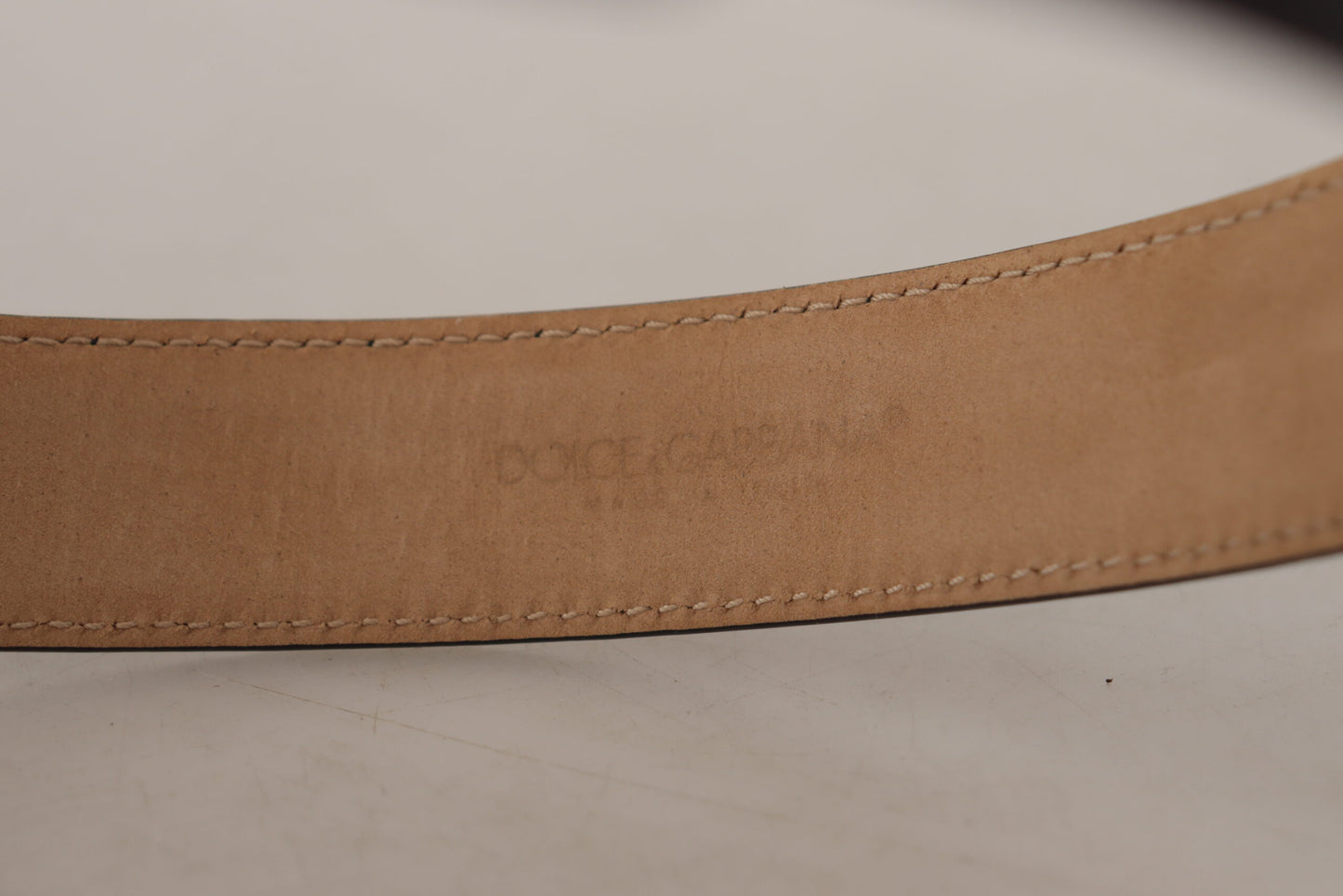  - Elegant Leather Belt with Logo Buckle