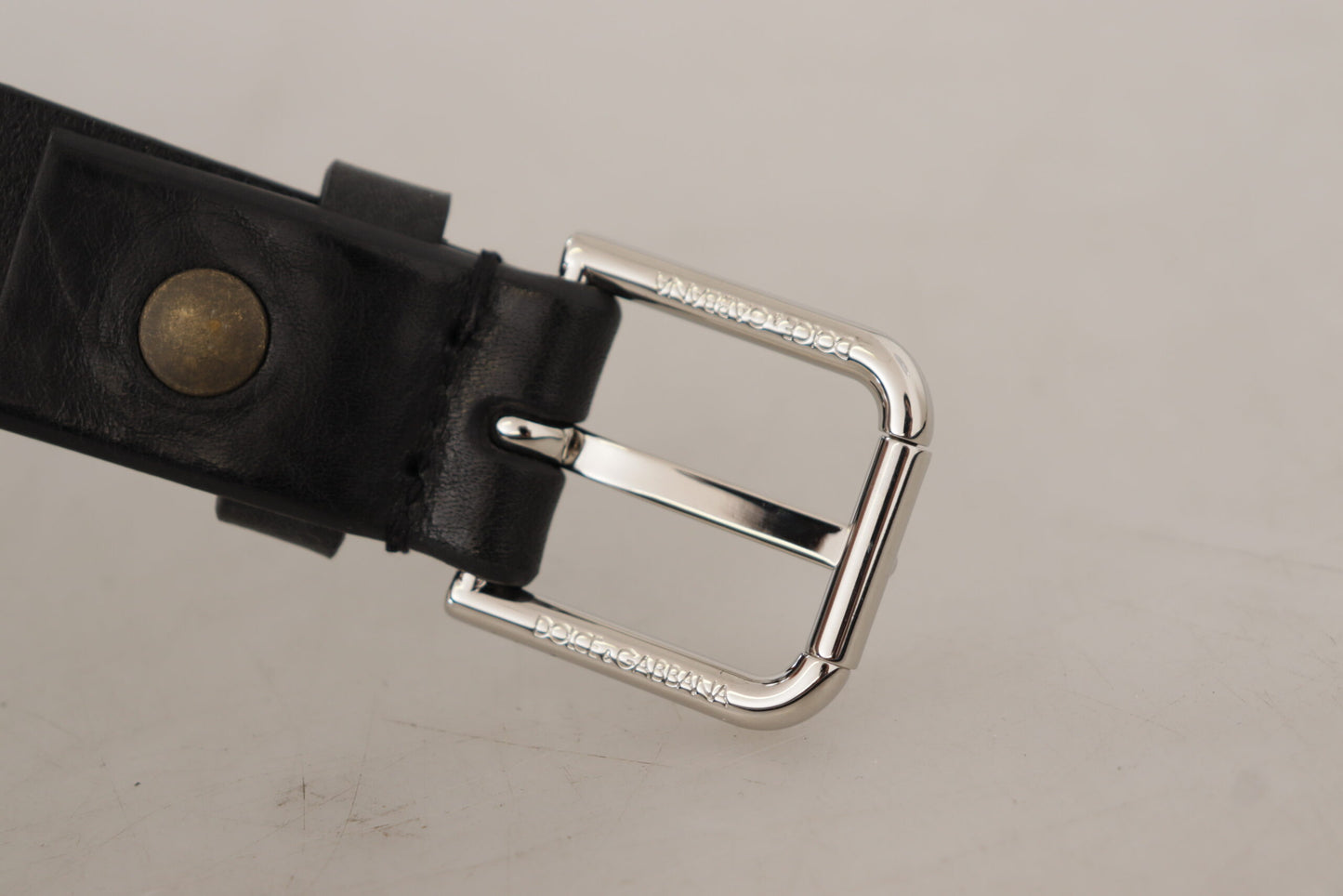  - Elegant Black Leather Belt with Metal Buckle