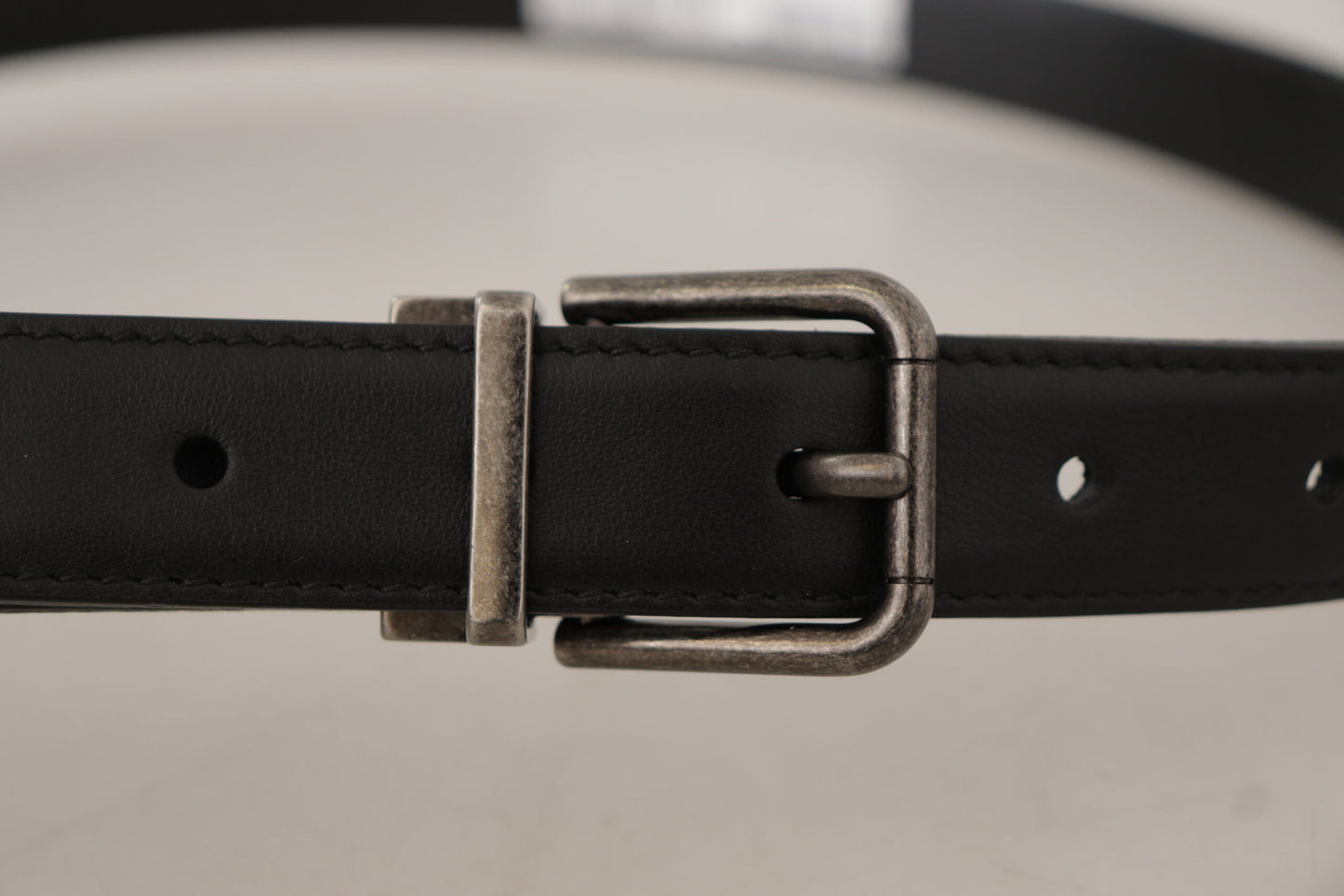  - Elegant Black Leather Belt with Metal Buckle