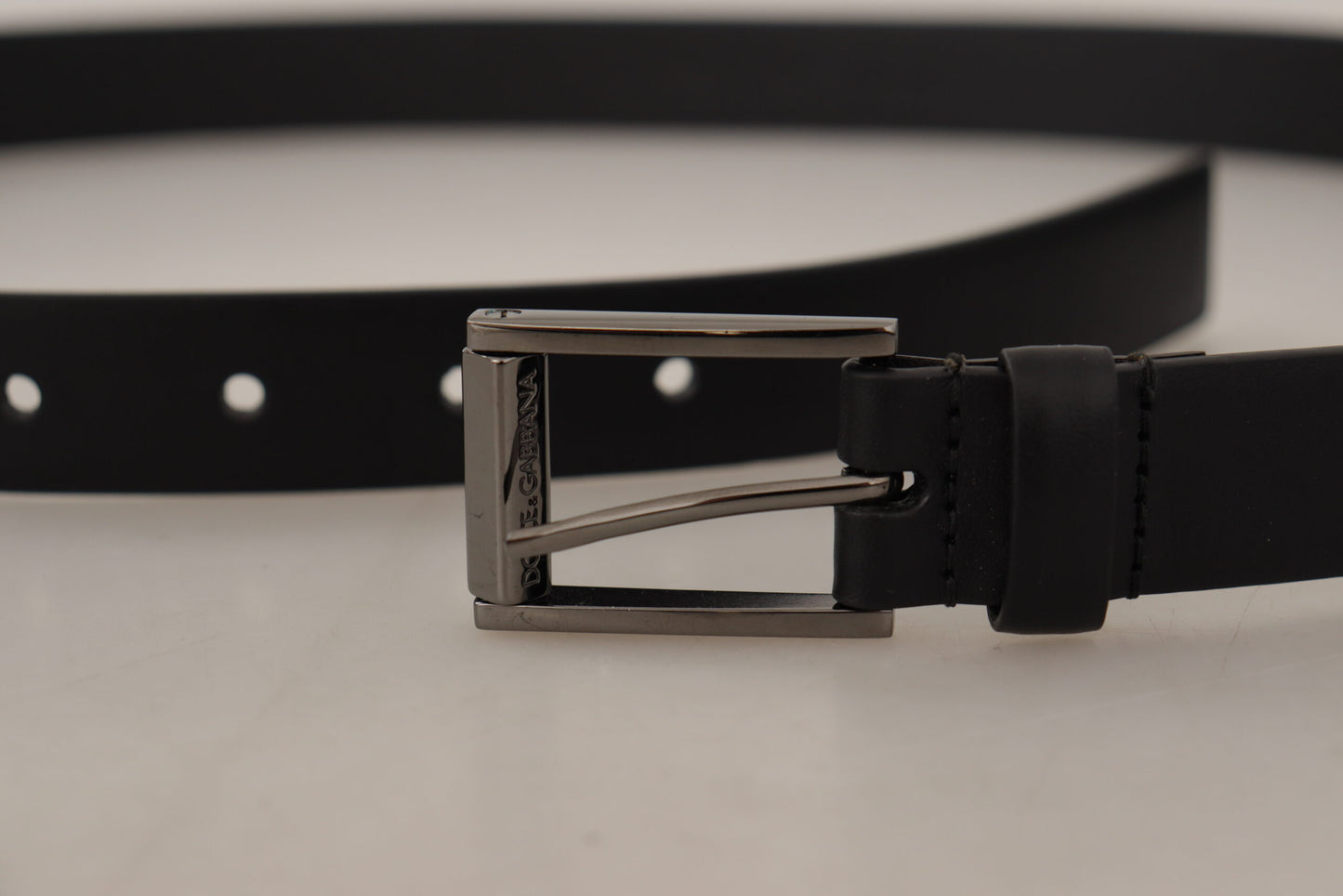  - Elegant Black Leather Belt with Metal Buckle