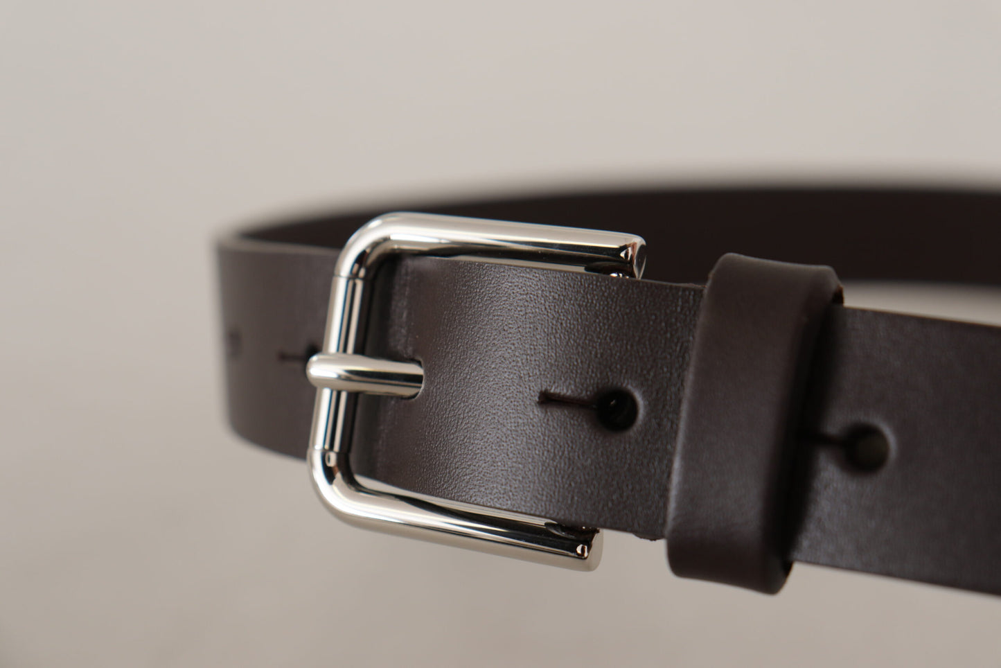  - Elegant Leather Belt With Logo Buckle