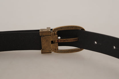  - Elegant Leather Belt with Metal Buckle