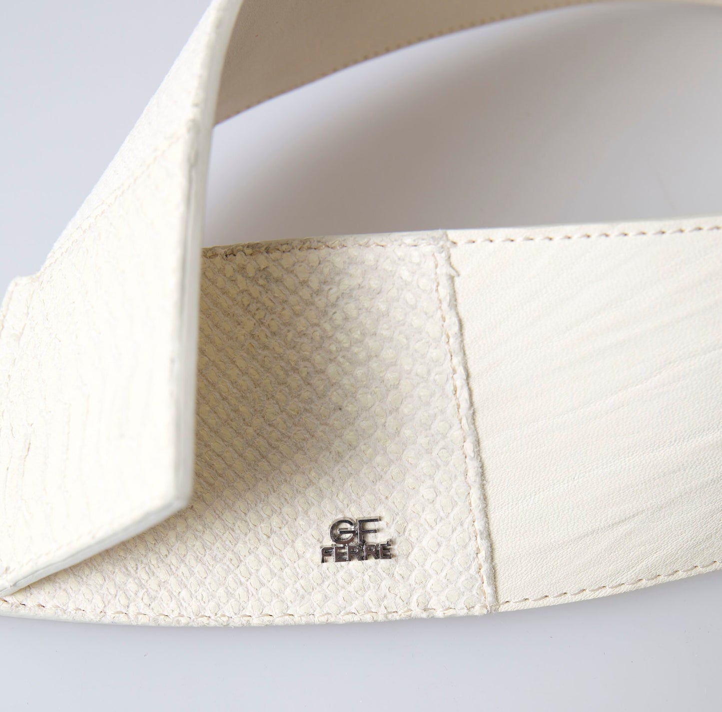  - Chic Off White Snap Button Fashion Belt