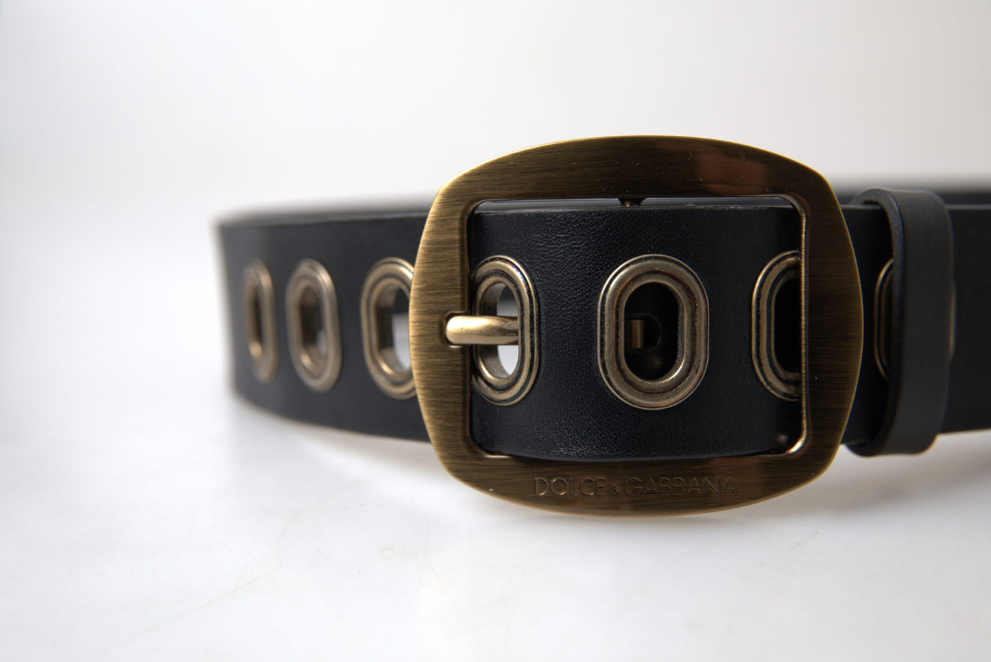  - Sleek Italian Leather Belt with Metal Buckle