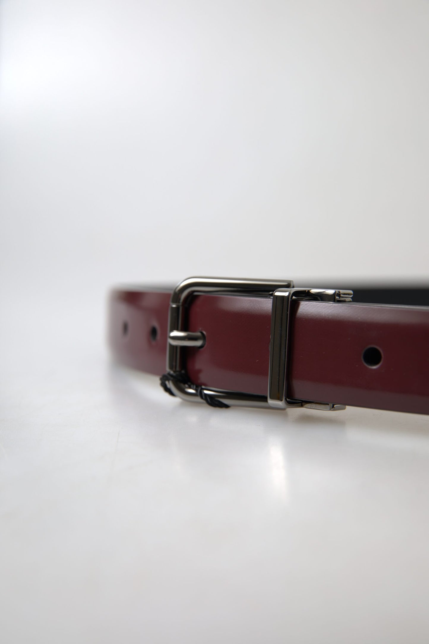  - Elegant Bordeaux Leather Belt with Metal Buckle