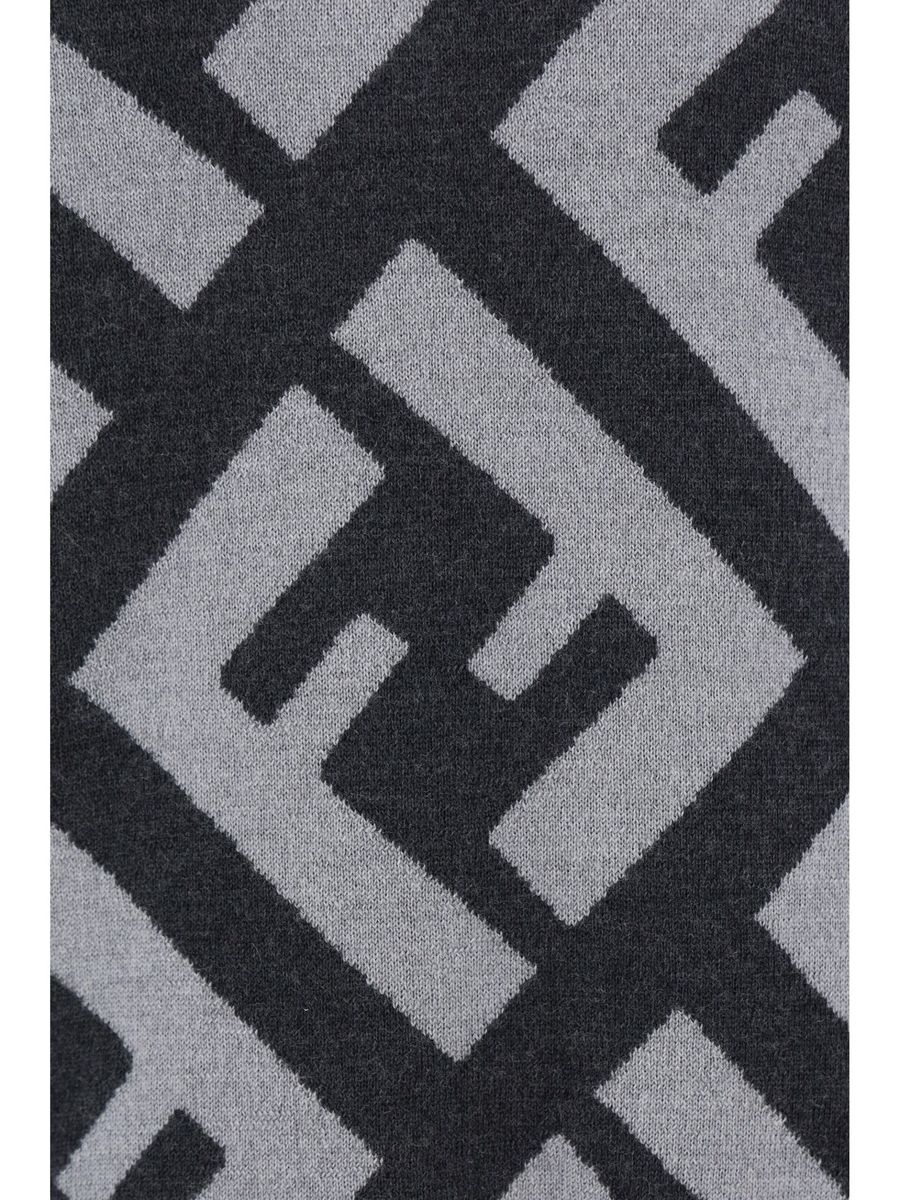 - Chic Grey Wool Iconic Logo Sweater