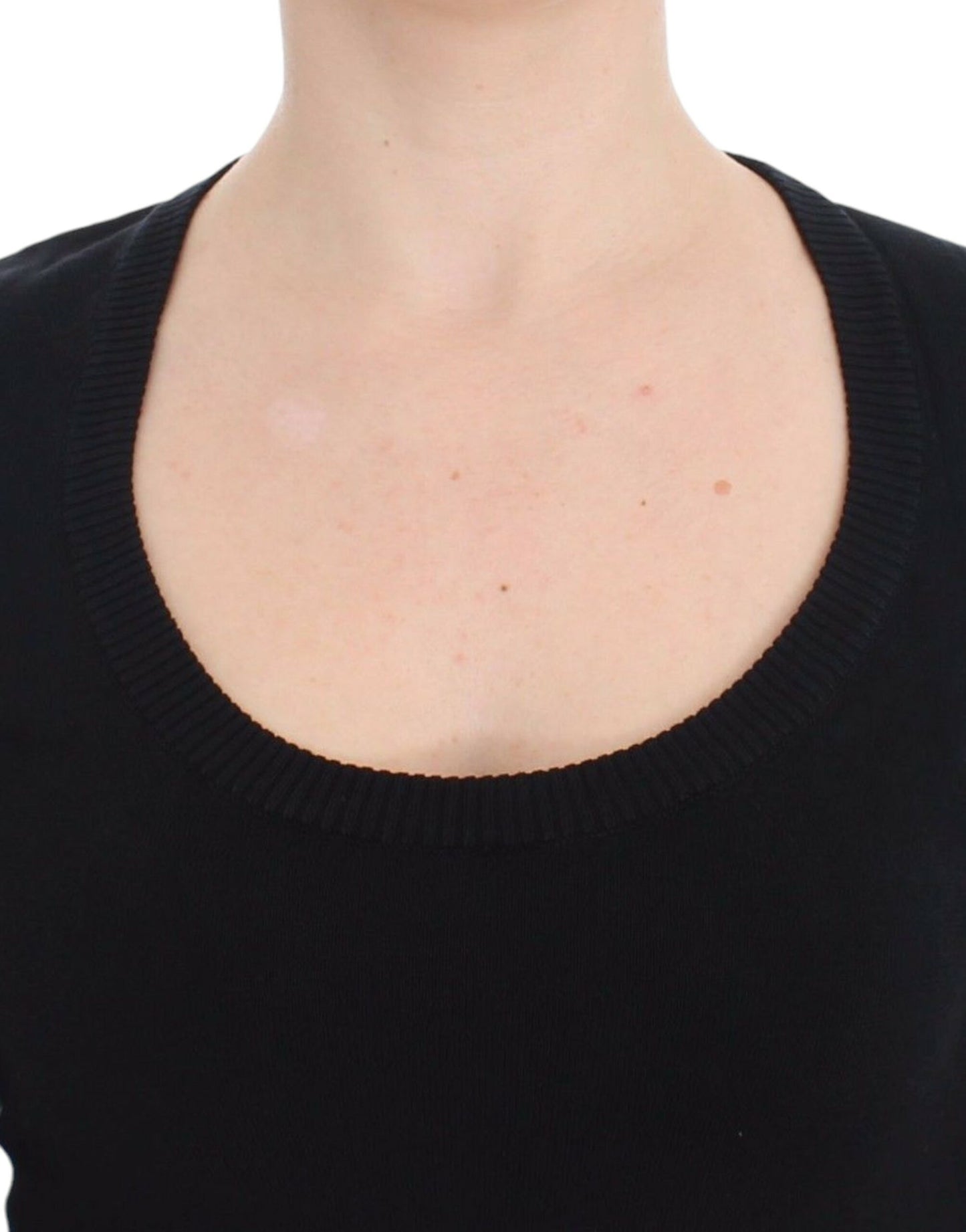  - Elegant Black Deep Crewneck Sweater