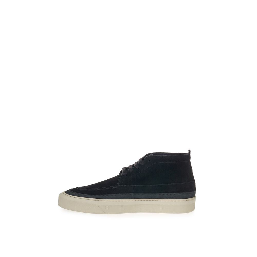  - Elegant Suede Sneakers in Timeless Black