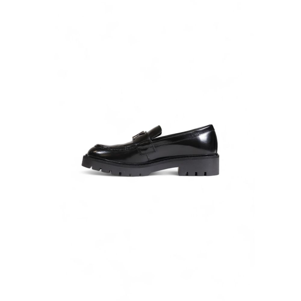 Black Leather Flat Shoe