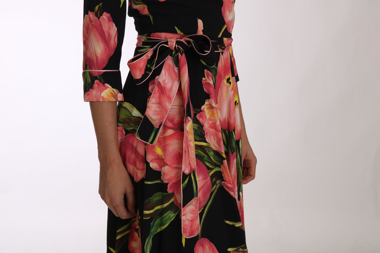  - Elegant Black Shift Dress with Pink Tulips Print