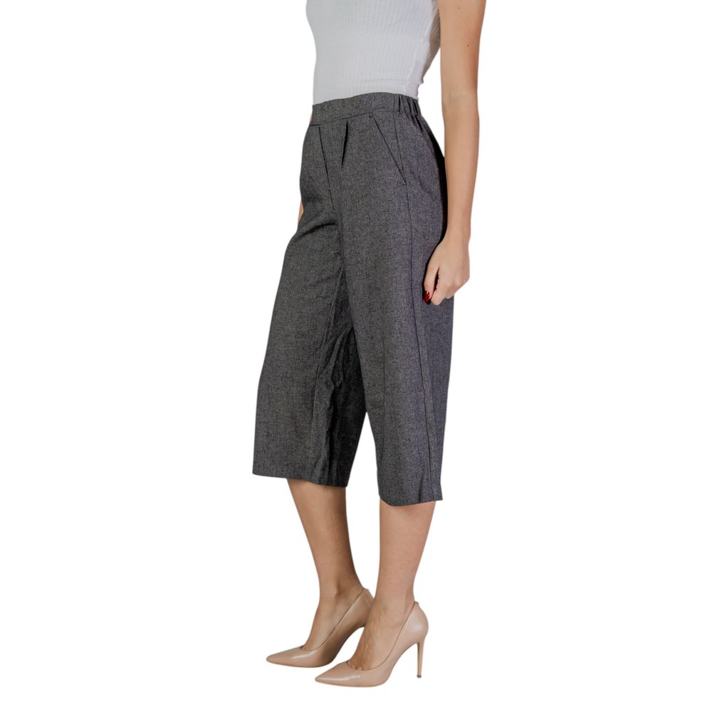 Vero Moda Black and White Polyester Cropped Pants for Women
