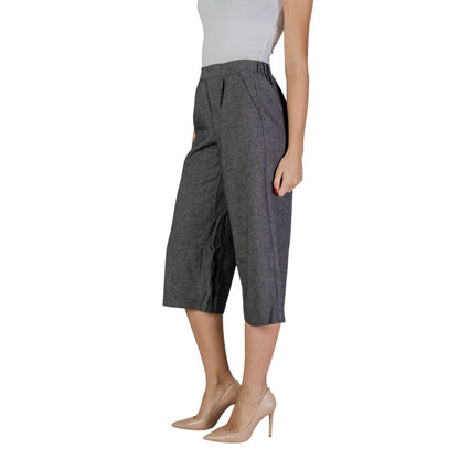 Vero Moda Black and White Polyester Cropped Pants for Women