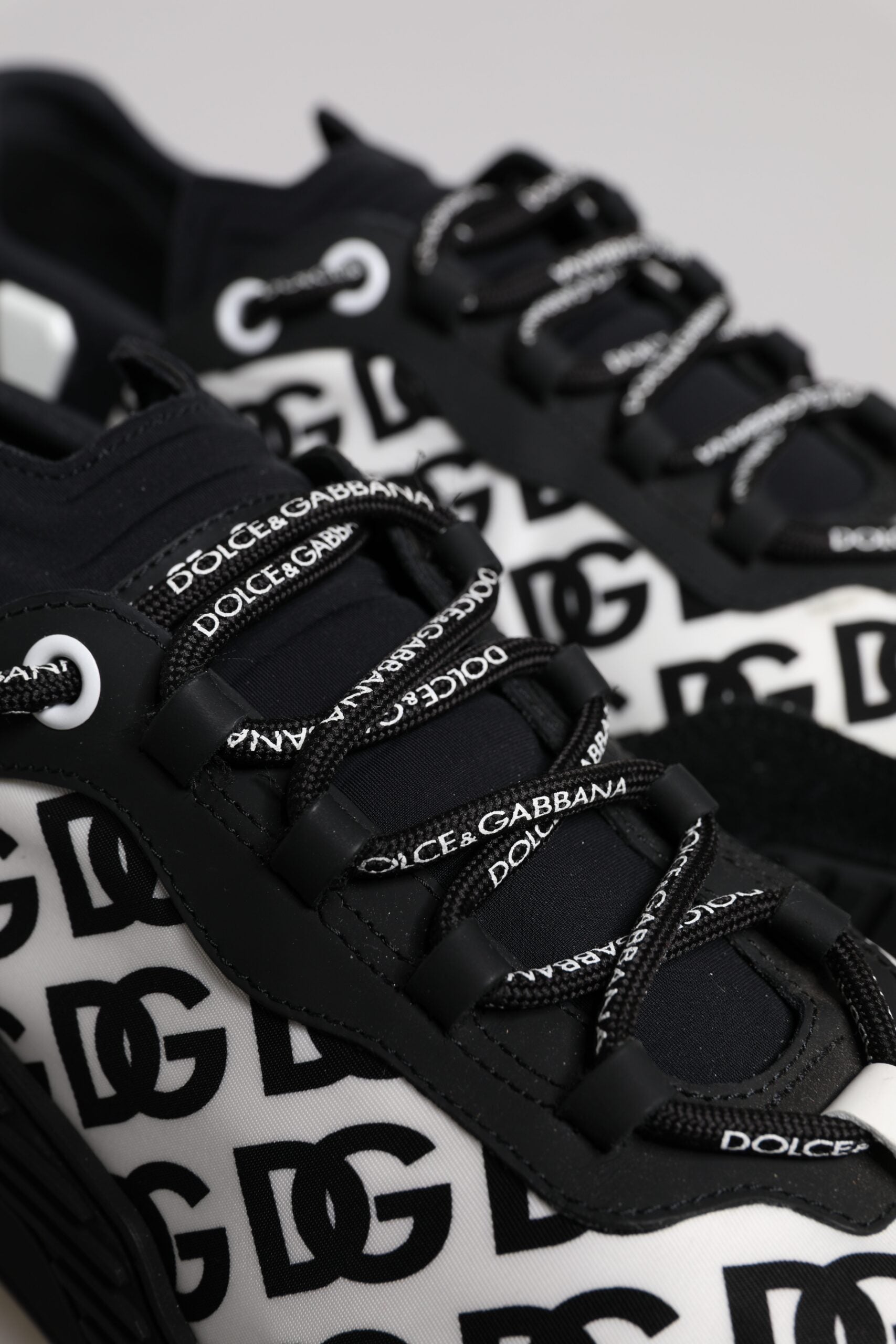 Dolce & Gabbana Black Logo Lace Up Low Top NS1 Sneakers for Men