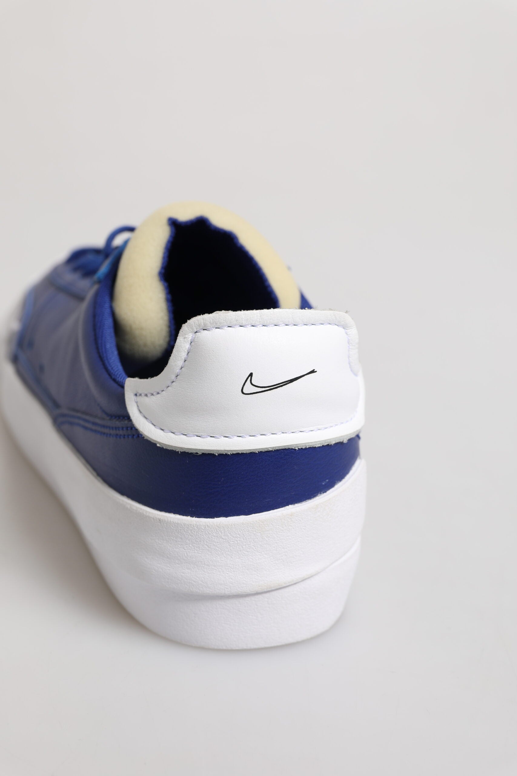 Nike White Blue Lace Up Low Top Drop-Type PRM Sneakers