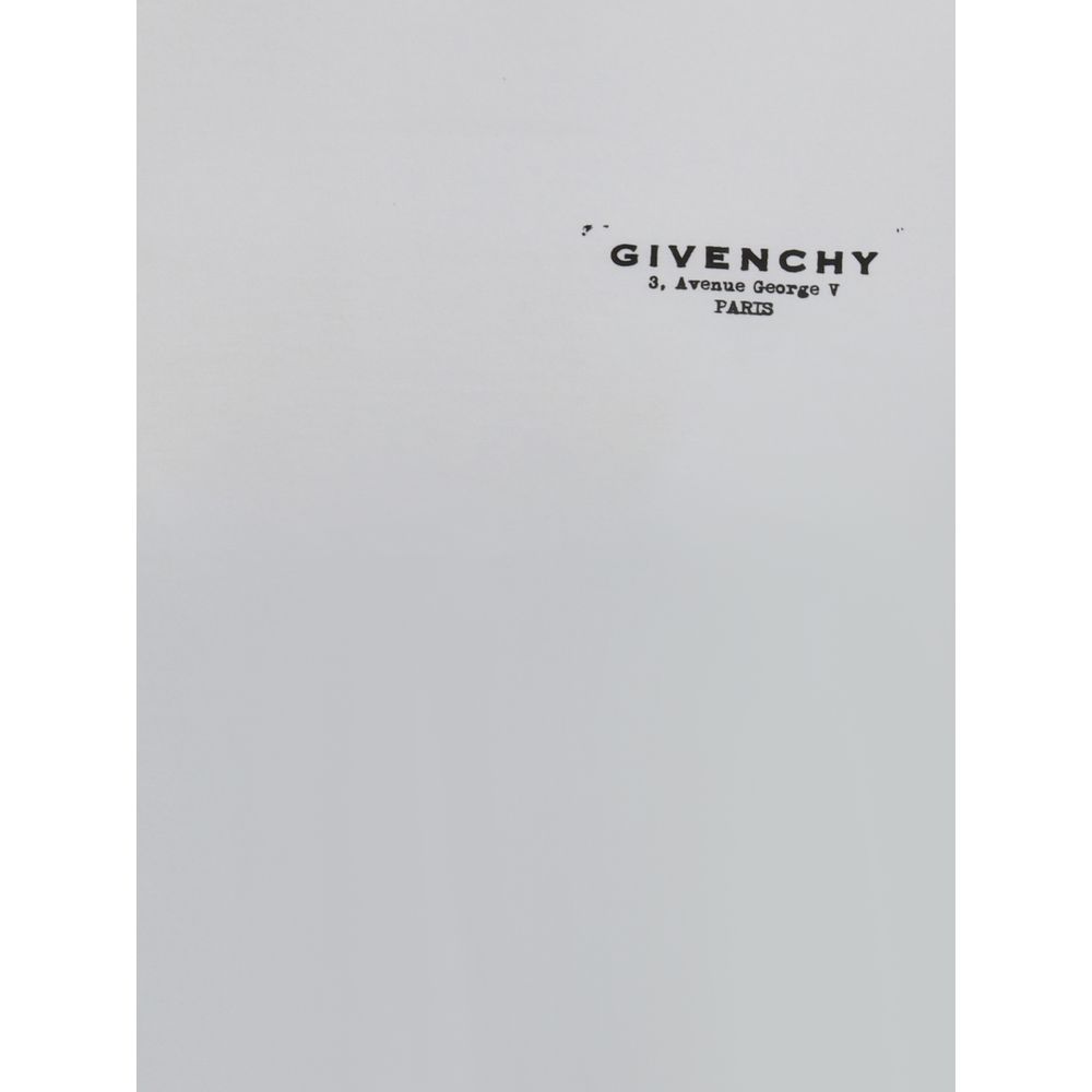 Givenchy Logoed T-Shirt: A Fusion of Elegance and Modernity