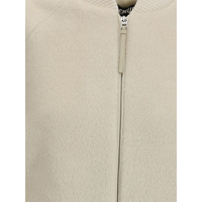 Jacquemus Outerwear - Effortless Elegance in Autumn/Winter Aesthetic