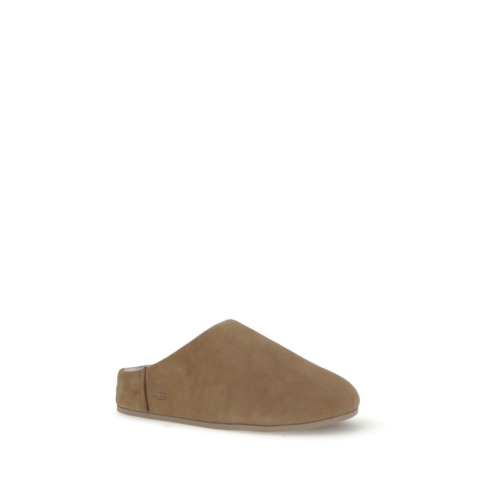 UGG Elea Slip-On: Modern Comfort Meets Classic Design