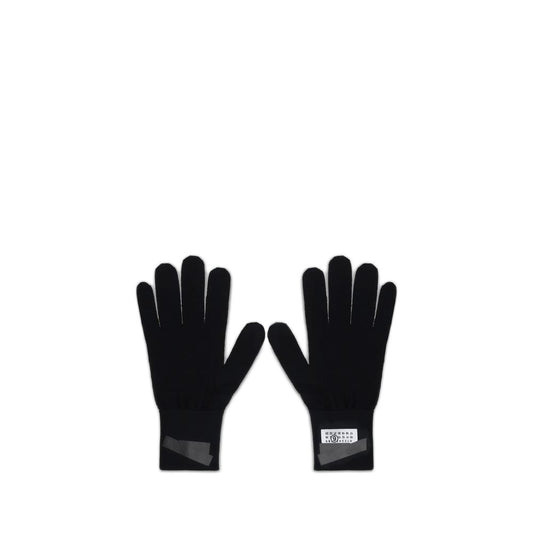MM6 Wool Gloves: Essential Style for Cold Seasons