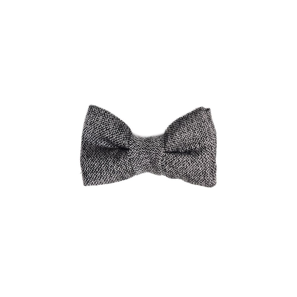 Tom Ford Gray Silk Bowtie: Effortless Elegance Redefined