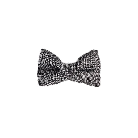 Tom Ford Gray Silk Bowtie: Effortless Elegance Redefined