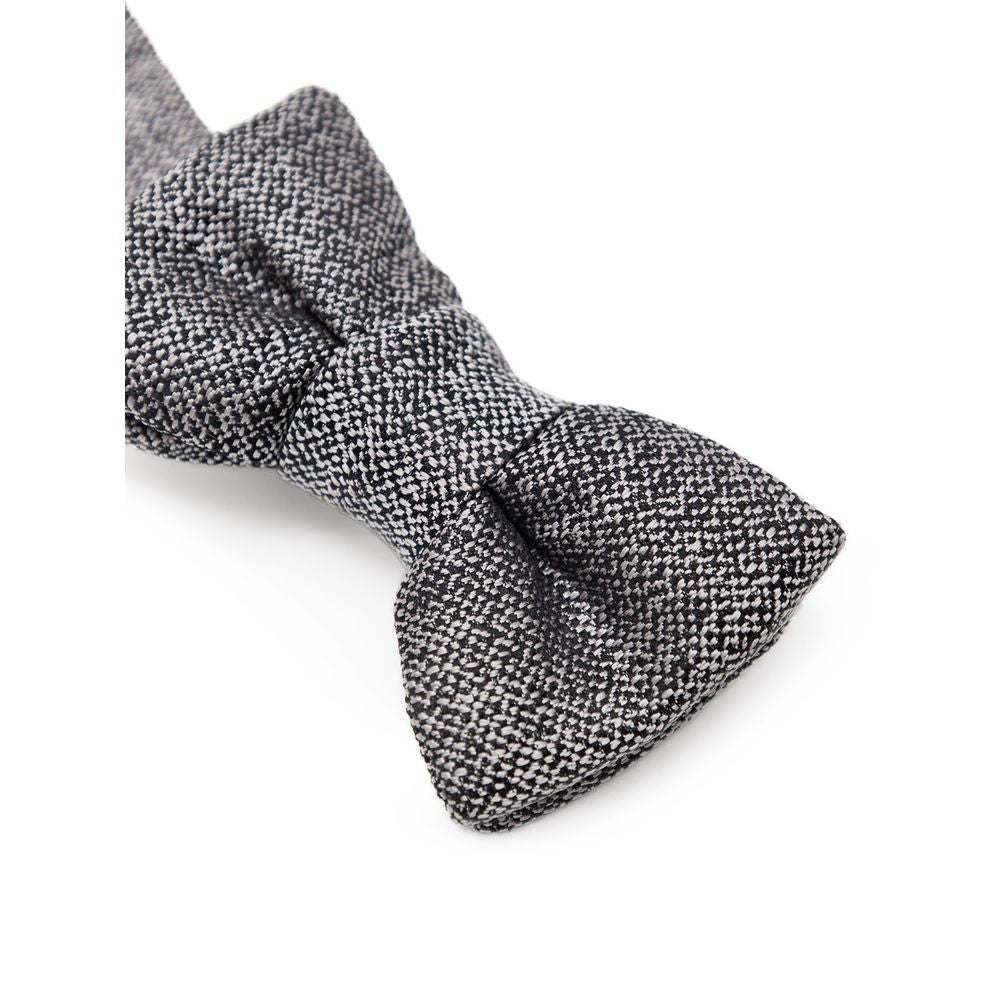 Tom Ford Gray Silk Bowtie: Effortless Elegance Redefined