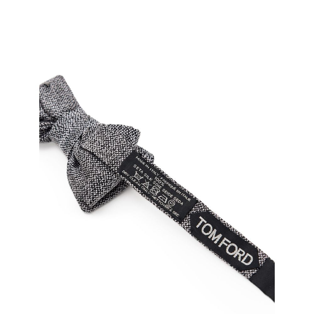 Tom Ford Gray Silk Bowtie: Effortless Elegance Redefined